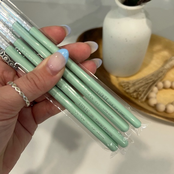 Luxie Florals Brush Set - Picture 3 of 3